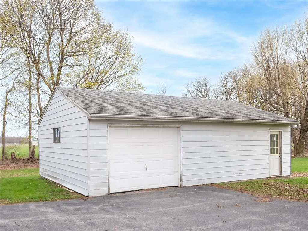 10800 Hunts Corners Road, Clarence, New York 14031, Clarence, New York 14031, 5 Bedrooms Bedrooms, 10 Rooms Rooms,1 BathroomBathrooms,Residential,Closed,10800 Hunts Corners Road, Clarence, New York 14031,0,R1602827