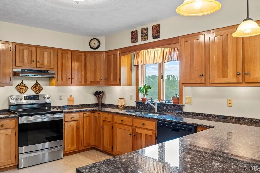 5703 Silver Street Road, Fleming, New York 13021, Fleming, New York 13021, 4 Bedrooms Bedrooms, 10 Rooms Rooms,2 BathroomsBathrooms,Residential,Closed,5703 Silver Street Road, Fleming, New York 13021,0,S1602807