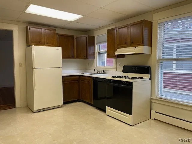 442 Main Street, Oneida-inside, New York 13421, Oneida, New York 13421, 1 Bedroom Bedrooms, 3 Rooms Rooms,1 BathroomBathrooms,Residential Lease,Closed,442 Main Street, Oneida-inside, New York 13421,0,S1602848