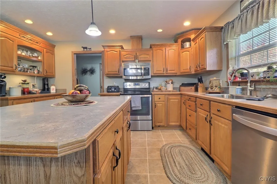 5528 Clearview Drive, Stockbridge, New York 13409, Stockbridge, New York 13409, 3 Bedrooms Bedrooms, 9 Rooms Rooms,2 BathroomsBathrooms,Residential,Closed,5528 Clearview Drive, Stockbridge, New York 13409,0,S1602858