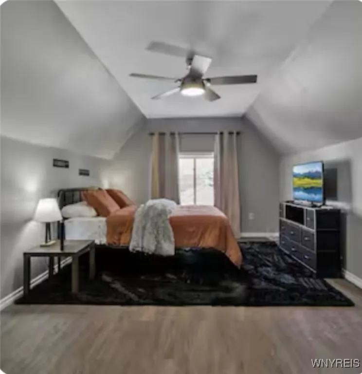 723 Perry Street, Buffalo, New York 14210, Buffalo, New York 14210, 8 Bedrooms Bedrooms, ,4 BathroomsBathrooms,Residential,Closed,723 Perry Street, Buffalo, New York 14210,0,B1602881