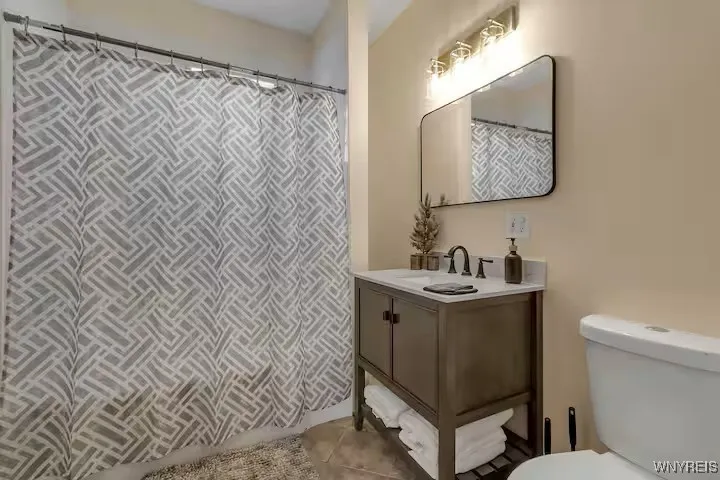 723 Perry Street, Buffalo, New York 14210, Buffalo, New York 14210, 8 Bedrooms Bedrooms, ,4 BathroomsBathrooms,Residential,Closed,723 Perry Street, Buffalo, New York 14210,0,B1602881