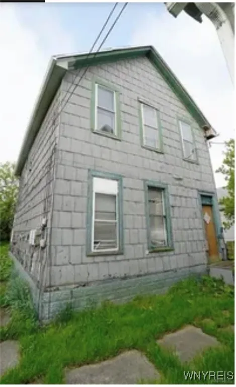 723 Perry Street, Buffalo, New York 14210, Buffalo, New York 14210, 8 Bedrooms Bedrooms, ,4 BathroomsBathrooms,Residential,Closed,723 Perry Street, Buffalo, New York 14210,0,B1602881