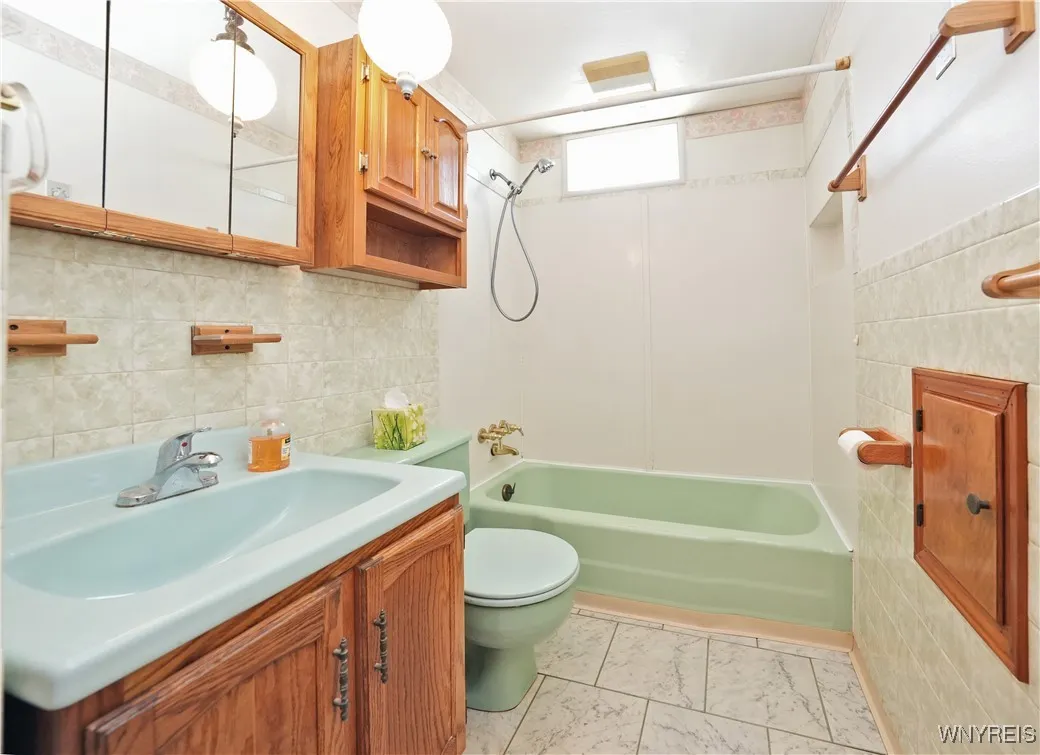 178 Highland Avenue, Tonawanda-city, New York 1415, Tonawanda, New York 14150, 4 Bedrooms Bedrooms, 7 Rooms Rooms,1 BathroomBathrooms,Residential,Closed,178 Highland Avenue, Tonawanda-city, New York 1415,0,B1602645