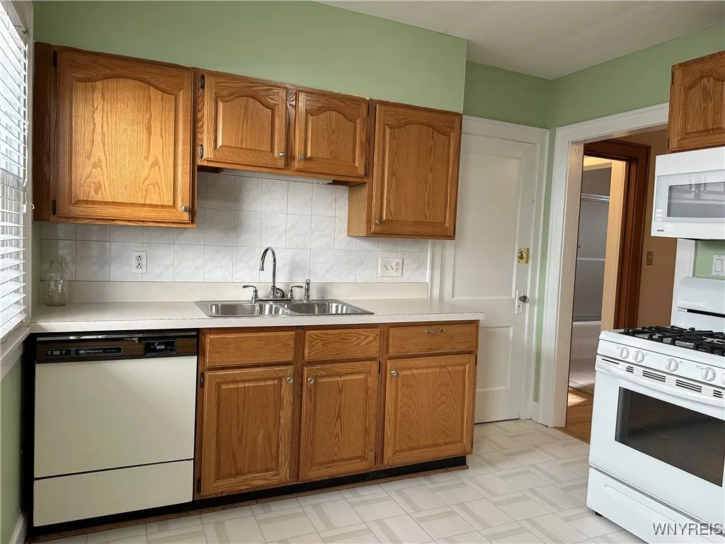 185 Villa Avenue, Buffalo, New York 14216, Buffalo, New York 14216, 3 Bedrooms Bedrooms, ,2 BathroomsBathrooms,Residential,Closed,185 Villa Avenue, Buffalo, New York 14216,0,B1602871