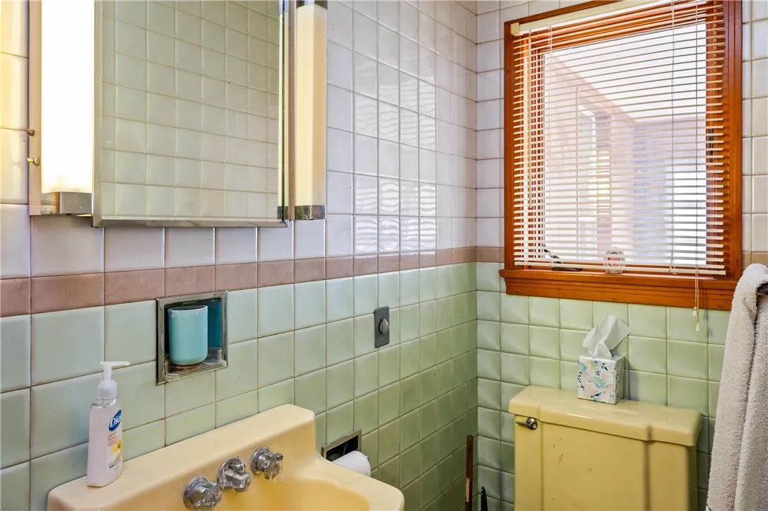 118 Herrick Street, Albion, New York 14411, Albion, New York 14411, 3 Bedrooms Bedrooms, 9 Rooms Rooms,1 BathroomBathrooms,Residential,Closed,118 Herrick Street, Albion, New York 14411,0,R1603079