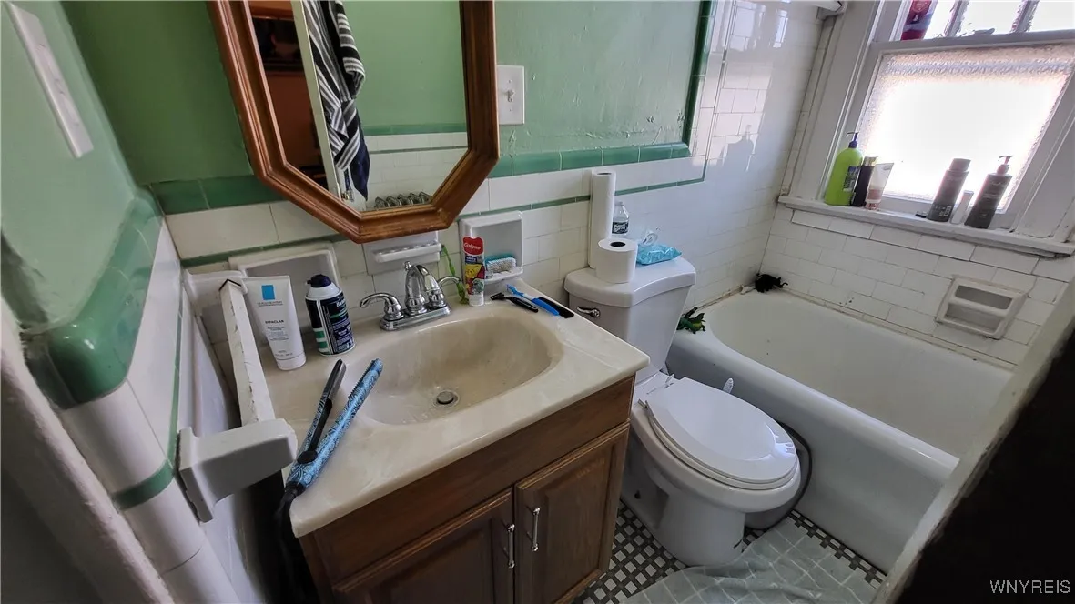 2047 Clinton Street, Buffalo, New York 14206, Buffalo, New York 14206, ,Commercial Sale,For Sale,2047 Clinton Street, Buffalo, New York 14206,B1602930