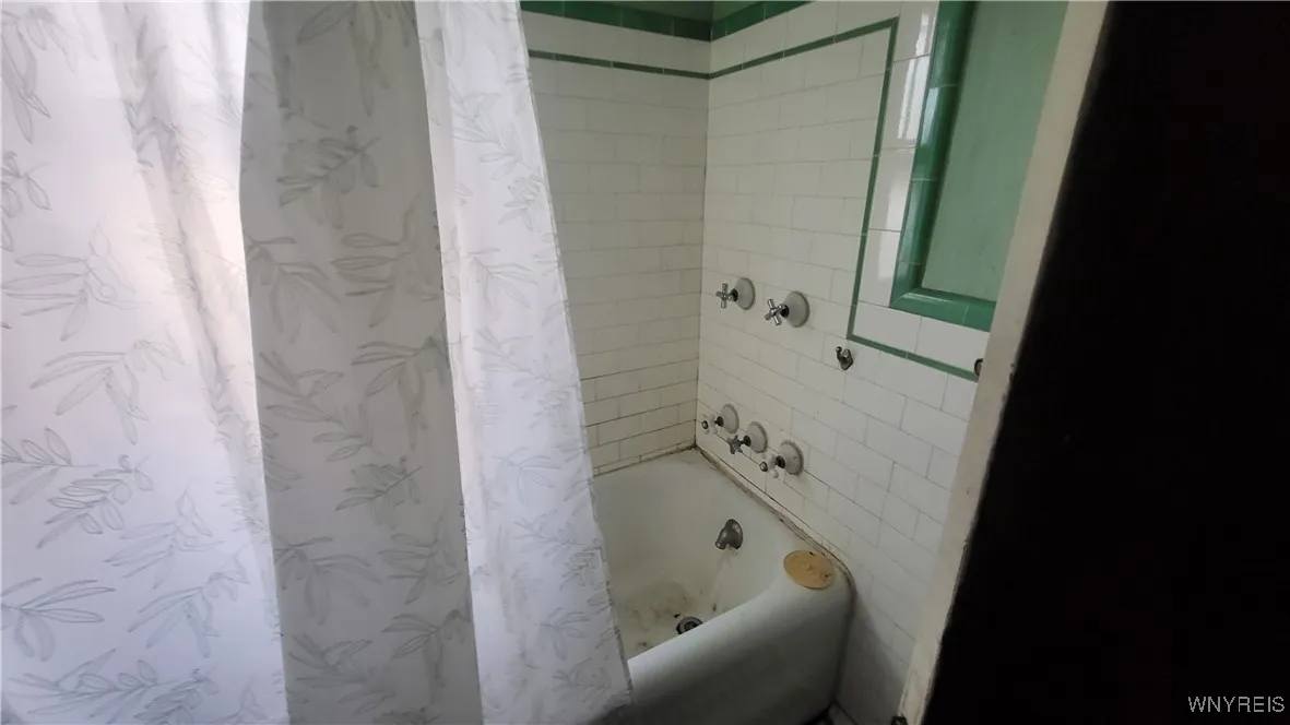 2047 Clinton Street, Buffalo, New York 14206, Buffalo, New York 14206, ,Commercial Sale,For Sale,2047 Clinton Street, Buffalo, New York 14206,0,B1602930