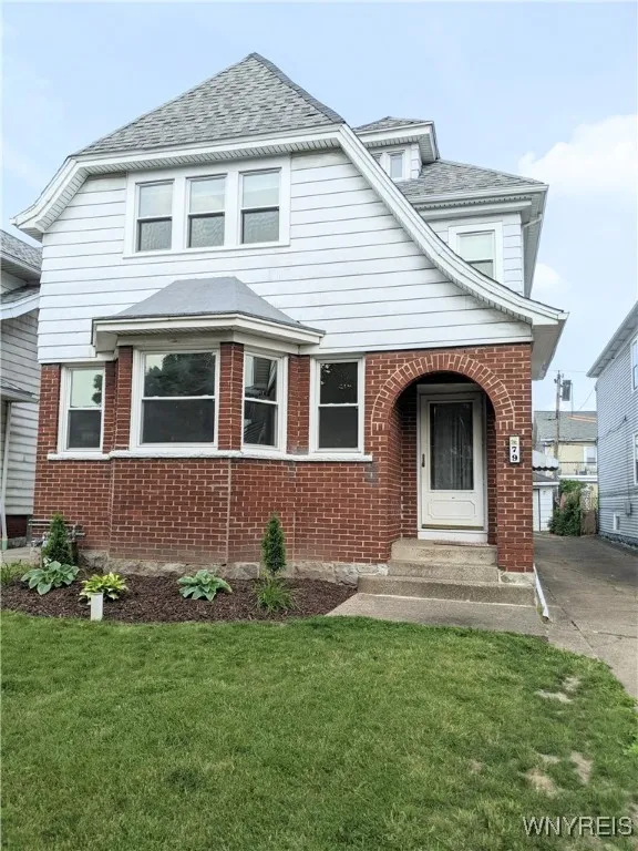 79 Commonwealth Avenue Upper, Buffalo, New York 14, Buffalo, New York 14216, 3 Bedrooms Bedrooms, 6 Rooms Rooms,1 BathroomBathrooms,Residential Lease,For Rent,79 Commonwealth Avenue Upper, Buffalo, New York 14,0,B1603066