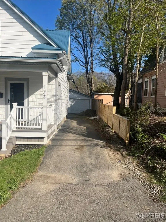 122 Main Street, Hanover, New York 14136, Hanover, New York 14136, 3 Bedrooms Bedrooms, 5 Rooms Rooms,1 BathroomBathrooms,Residential,Closed,122 Main Street, Hanover, New York 14136,0,B1603157