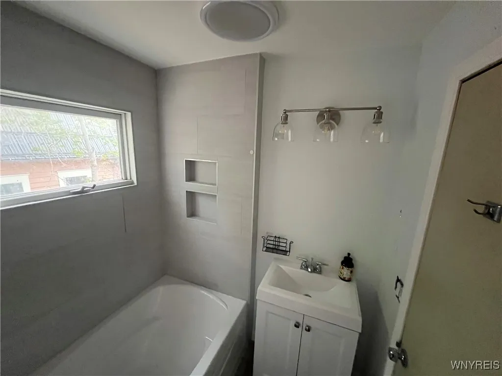 122 Main Street, Hanover, New York 14136, Hanover, New York 14136, 3 Bedrooms Bedrooms, 5 Rooms Rooms,1 BathroomBathrooms,Residential,Closed,122 Main Street, Hanover, New York 14136,0,B1603157