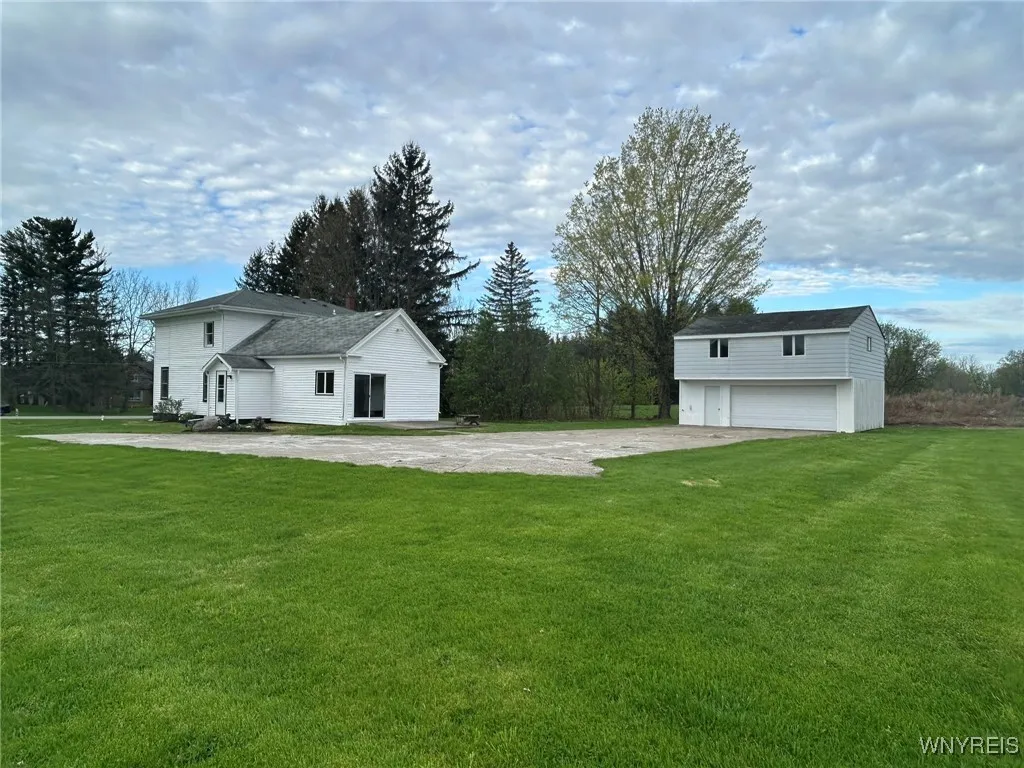 7310 Milestrip Road, Orchard Park, New York 14127, Orchard Park, New York 14127, 4 Bedrooms Bedrooms, 10 Rooms Rooms,2 BathroomsBathrooms,Residential,Closed,7310 Milestrip Road, Orchard Park, New York 14127,B1603116