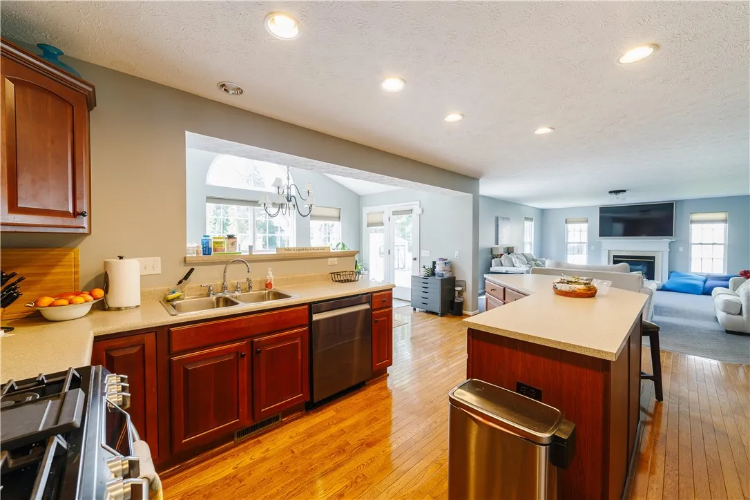 521 Deer Haven Drive, Webster, New York 14580, Webster, New York 14580, 4 Bedrooms Bedrooms, 10 Rooms Rooms,2 BathroomsBathrooms,Residential,Closed,521 Deer Haven Drive, Webster, New York 14580,0,R1603197