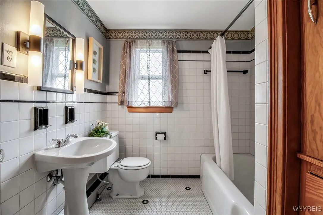 24 Meridian Street, Lancaster, New York 14043, Lancaster, New York 14043, 3 Bedrooms Bedrooms, 5 Rooms Rooms,2 BathroomsBathrooms,Residential,Closed,24 Meridian Street, Lancaster, New York 14043,0,B1603218