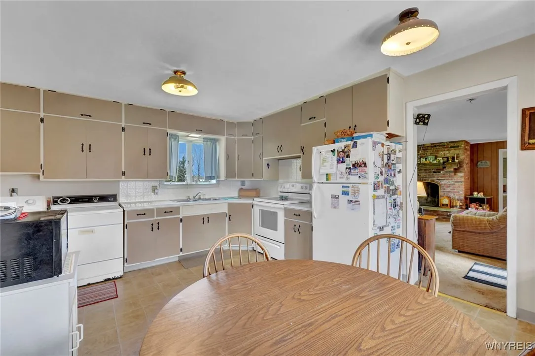 9247 North Protection Road, Holland, New York 1408, Holland, New York 14080, 2 Bedrooms Bedrooms, 6 Rooms Rooms,2 BathroomsBathrooms,Residential,Closed,9247 North Protection Road, Holland, New York 1408,B1602568