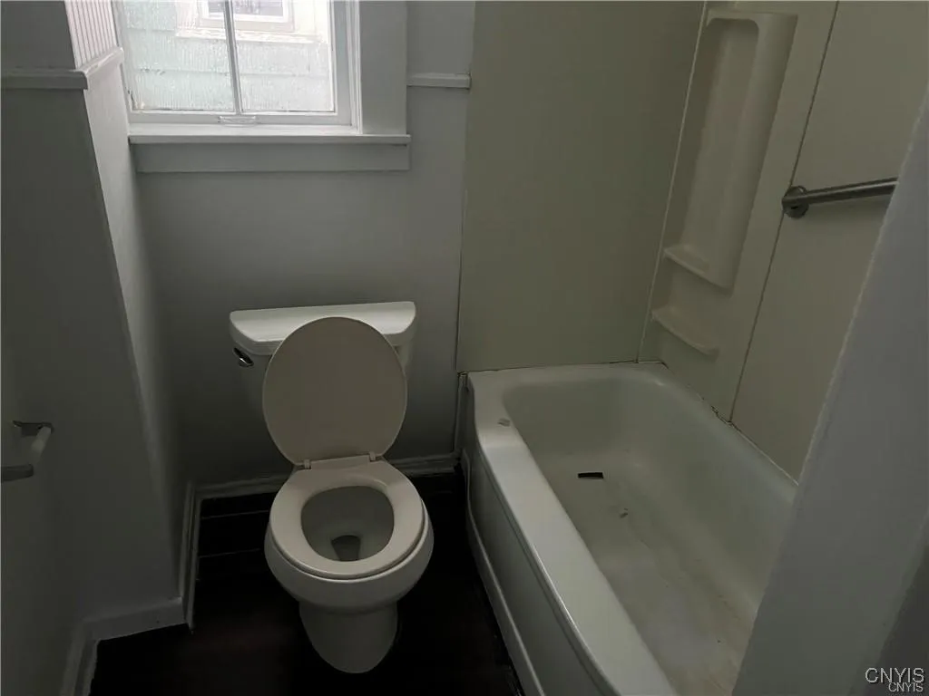 2 Kellogg Avenue, Utica, New York 13502, Utica, New York 13502, 7 Bedrooms Bedrooms, ,4 BathroomsBathrooms,Residential,Closed,2 Kellogg Avenue, Utica, New York 13502,0,S1603302