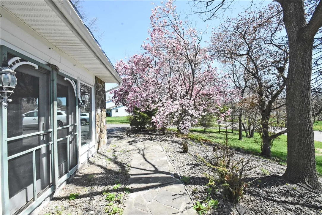 150 Monroe Drive, Horseheads, New York 14845, Horseheads, New York 14845, 4 Bedrooms Bedrooms, 9 Rooms Rooms,2 BathroomsBathrooms,Residential,For Sale,150 Monroe Drive, Horseheads, New York 14845,R1602754