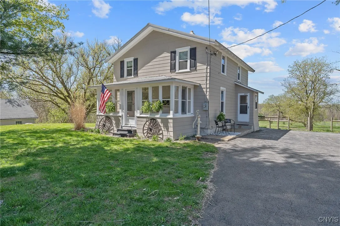 Exterior \r\n Front with Driveway Exterior \r\n Front with Driveway