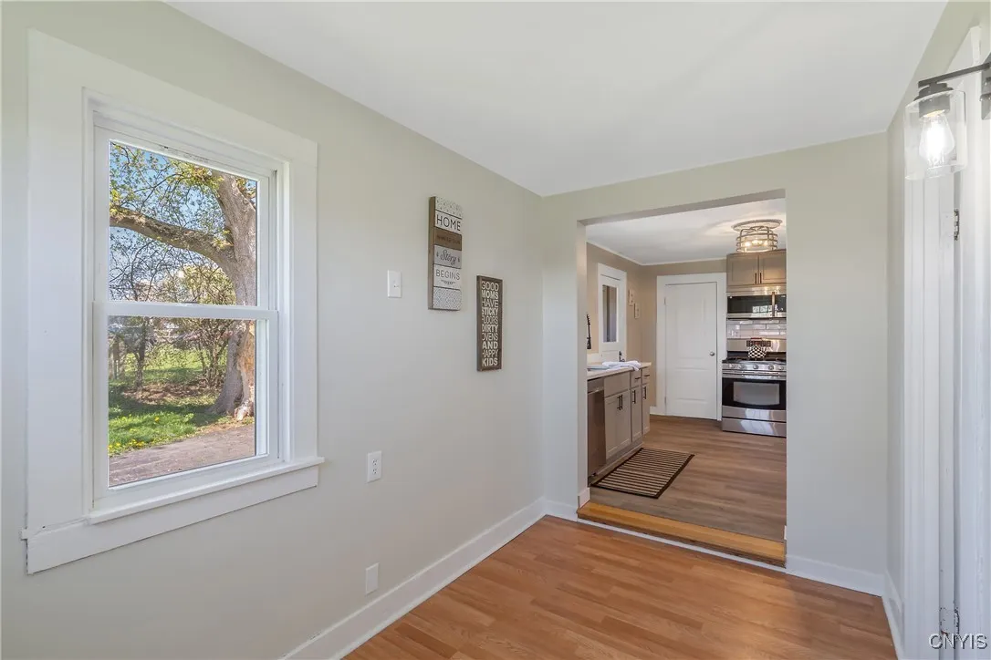 Entry/ Foyer Entry/ Foyer