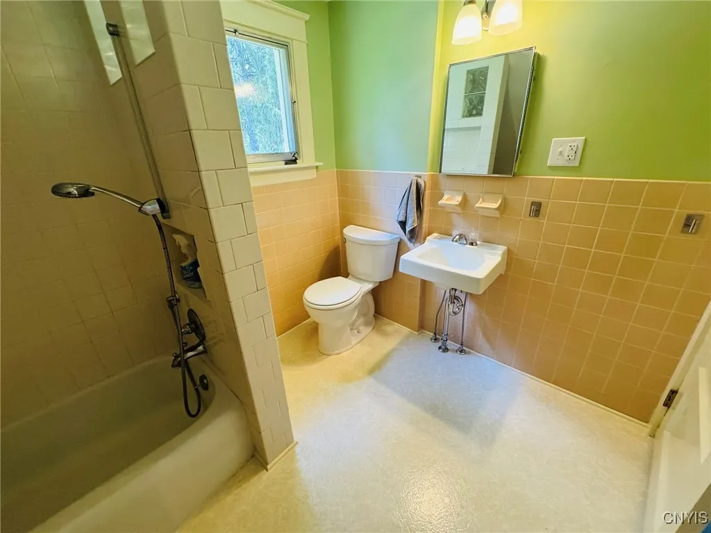 Second Floor Full Bathroom