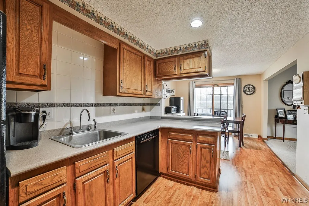 Ceramic tile backsplash, dishwasher