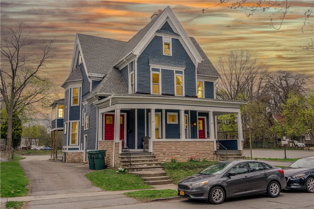 213 Oxford Street, Rochester, New York 14607, Rochester, New York 14607, 6 Bedrooms Bedrooms, ,3 BathroomsBathrooms,Residential,Closed,213 Oxford Street, Rochester, New York 14607,0,R1603154
