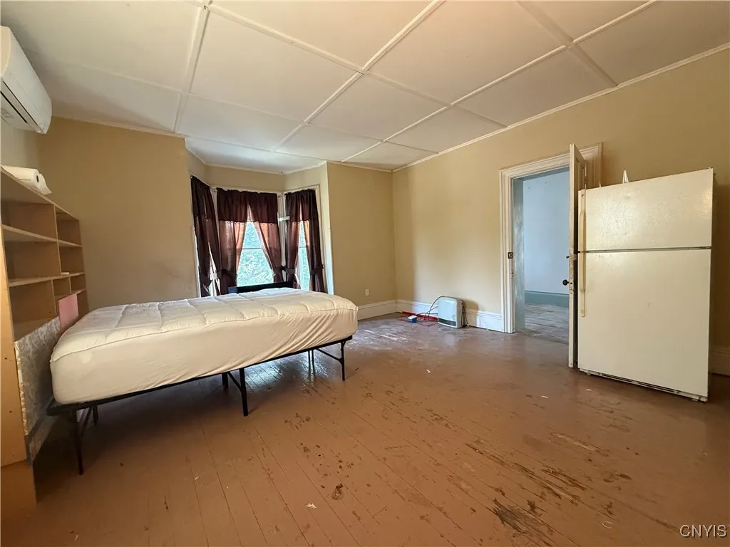 4th bedroom has a kitchenette in there
