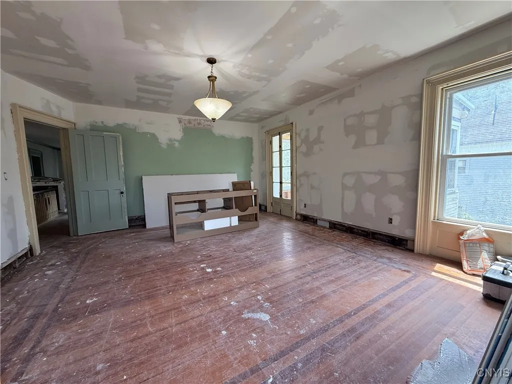 118 East 3rd Street, Oswego-city, New York 13126, Oswego, New York 13126, 4 Bedrooms Bedrooms, 12 Rooms Rooms,2 BathroomsBathrooms,Residential,For Sale,118 East 3rd Street, Oswego-city, New York 13126,S1597338