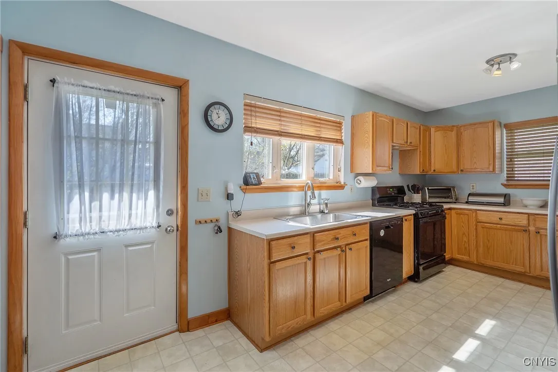 40 Lock Street, Schroeppel, New York 13135, Schroeppel, New York 13135, 4 Bedrooms Bedrooms, 10 Rooms Rooms,1 BathroomBathrooms,Residential,Closed,40 Lock Street, Schroeppel, New York 13135,0,S1602899