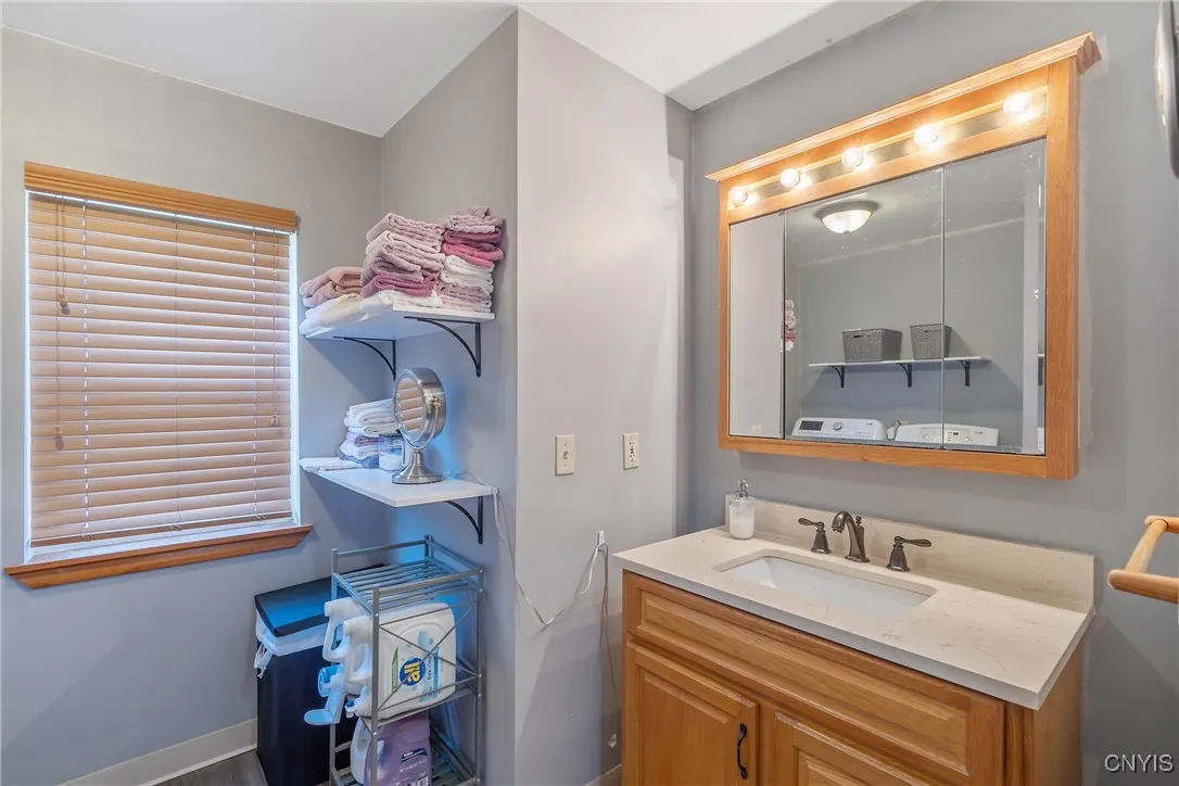 40 Lock Street, Schroeppel, New York 13135, Schroeppel, New York 13135, 4 Bedrooms Bedrooms, 10 Rooms Rooms,1 BathroomBathrooms,Residential,Closed,40 Lock Street, Schroeppel, New York 13135,0,S1602899