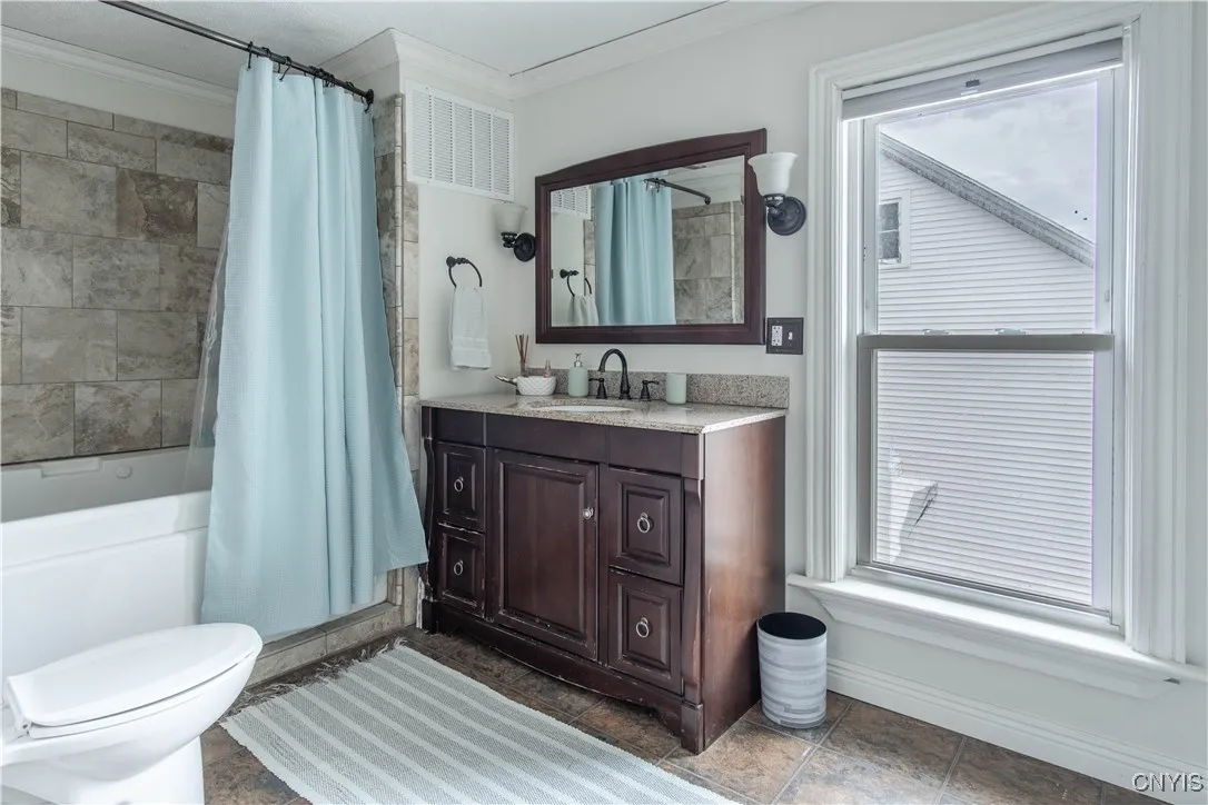 2nd Floor Full Bathroom