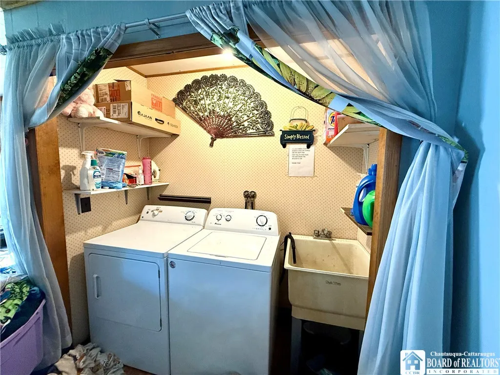 36 Pennsylvania Avenue A, Jamestown, New York 1470, Jamestown, New York 14701, 3 Bedrooms Bedrooms, 8 Rooms Rooms,2 BathroomsBathrooms,Residential,Closed,36 Pennsylvania Avenue A, Jamestown, New York 1470,0,R1603601