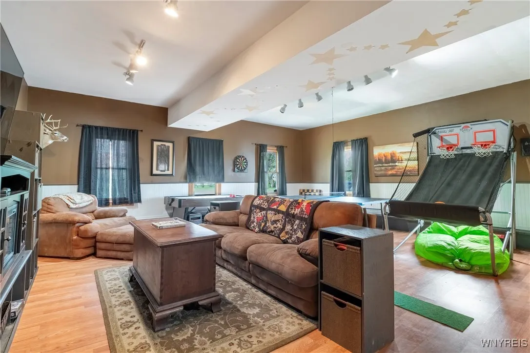 6419 Tonawanda Creek Road, Lockport-town, New York, Lockport Town, New York 14094, 4 Bedrooms Bedrooms, 10 Rooms Rooms,2 BathroomsBathrooms,Residential,Closed,6419 Tonawanda Creek Road, Lockport-town, New York,0,B1603638