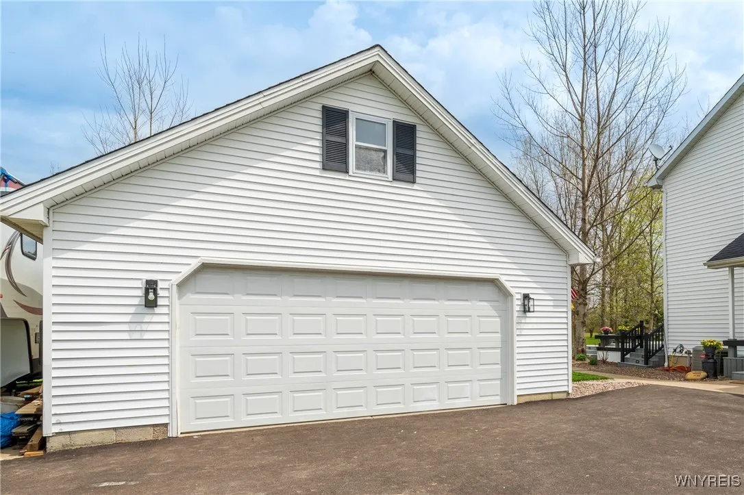 6419 Tonawanda Creek Road, Lockport-town, New York, Lockport Town, New York 14094, 4 Bedrooms Bedrooms, 10 Rooms Rooms,2 BathroomsBathrooms,Residential,Closed,6419 Tonawanda Creek Road, Lockport-town, New York,0,B1603638