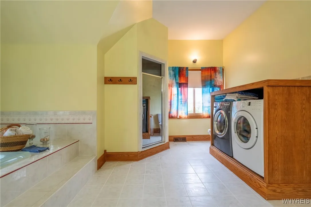 6419 Tonawanda Creek Road, Lockport-town, New York, Lockport Town, New York 14094, 4 Bedrooms Bedrooms, 10 Rooms Rooms,2 BathroomsBathrooms,Residential,Closed,6419 Tonawanda Creek Road, Lockport-town, New York,0,B1603638