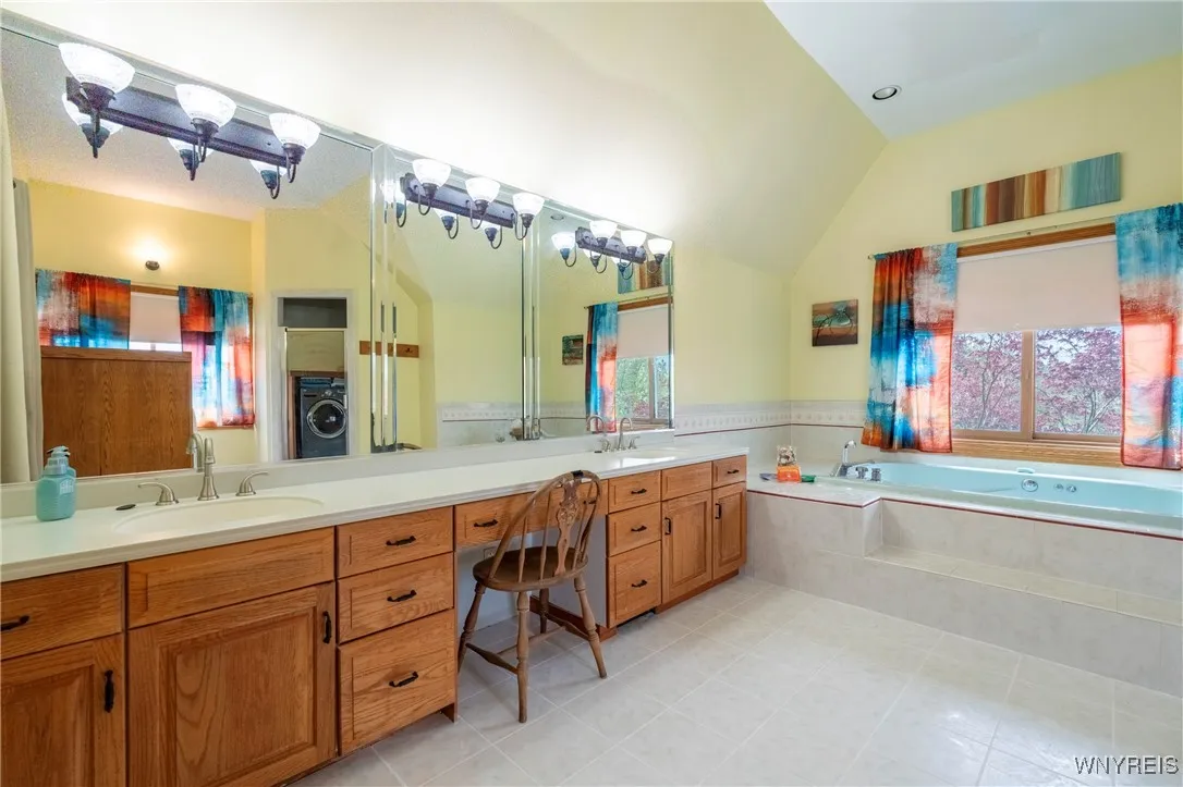 6419 Tonawanda Creek Road, Lockport-town, New York, Lockport Town, New York 14094, 4 Bedrooms Bedrooms, 10 Rooms Rooms,2 BathroomsBathrooms,Residential,Closed,6419 Tonawanda Creek Road, Lockport-town, New York,0,B1603638