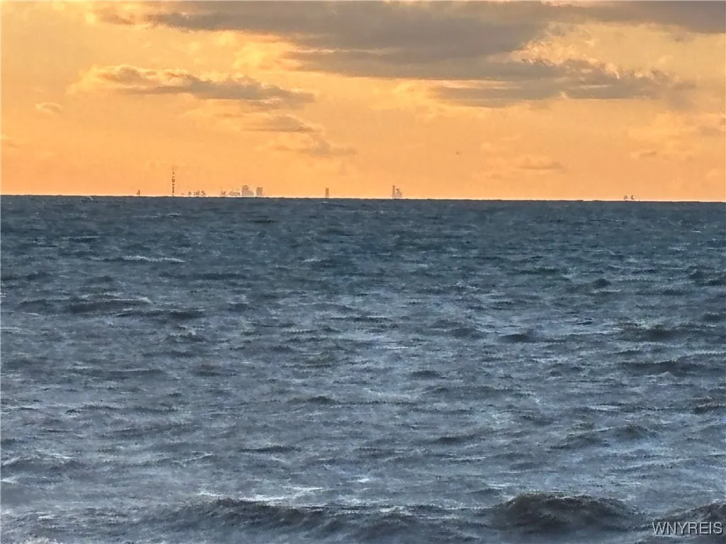 On a clear day you can see Toronto!