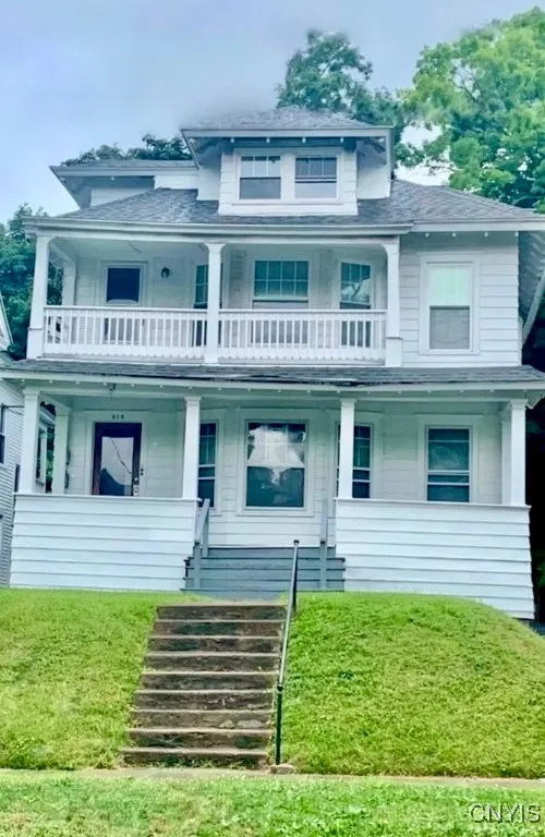 515 Euclid Avenue 17, Syracuse, New York 13210, Syracuse, New York 13210, 10 Bedrooms Bedrooms, ,4 BathroomsBathrooms,Residential,Closed,515 Euclid Avenue 17, Syracuse, New York 13210,0,S1603792