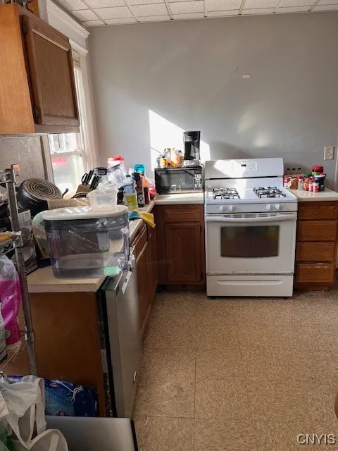 515 Euclid Avenue 17, Syracuse, New York 13210, Syracuse, New York 13210, 10 Bedrooms Bedrooms, ,4 BathroomsBathrooms,Residential,Closed,515 Euclid Avenue 17, Syracuse, New York 13210,0,S1603792