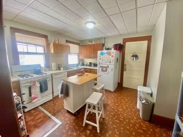 515 Euclid Avenue 17, Syracuse, New York 13210, Syracuse, New York 13210, 10 Bedrooms Bedrooms, ,4 BathroomsBathrooms,Residential,Closed,515 Euclid Avenue 17, Syracuse, New York 13210,0,S1603792