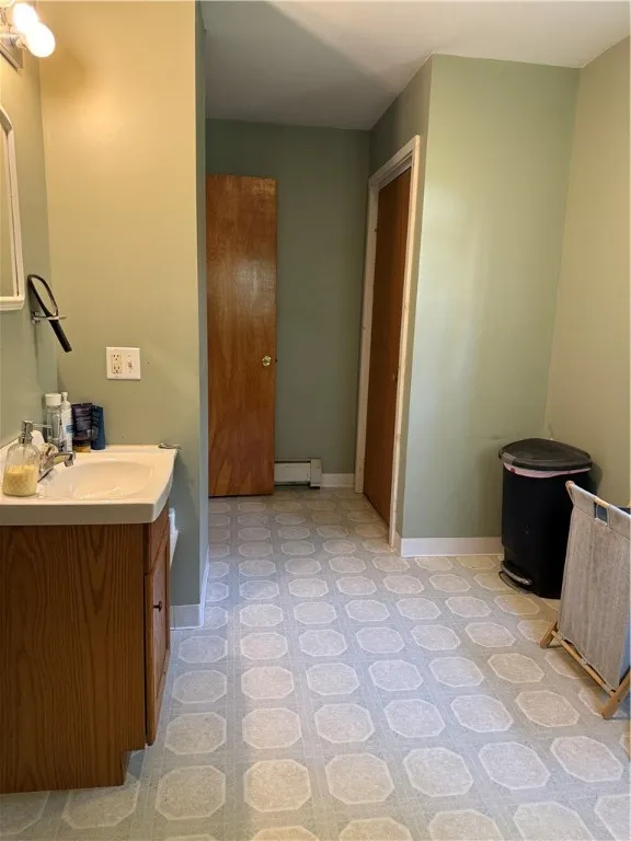 Lg. bath off of primary bedroom -