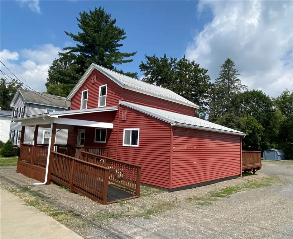 33 Hale Street, Norwich-city, New York 13815, Norwich, New York 13815, 4 Bedrooms Bedrooms, 10 Rooms Rooms,1 BathroomBathrooms,Residential,For Sale,33 Hale Street, Norwich-city, New York 13815,R1603413