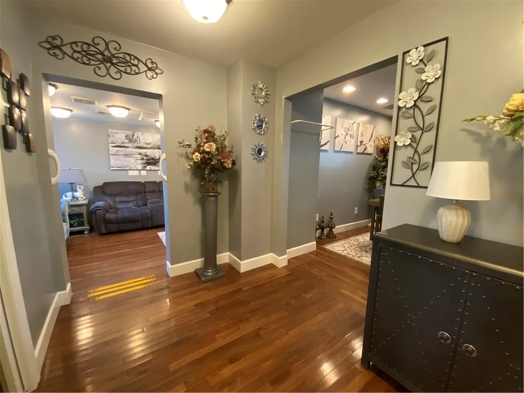 33 Hale Street, Norwich-city, New York 13815, Norwich, New York 13815, 4 Bedrooms Bedrooms, 10 Rooms Rooms,1 BathroomBathrooms,Residential,For Sale,33 Hale Street, Norwich-city, New York 13815,R1603413