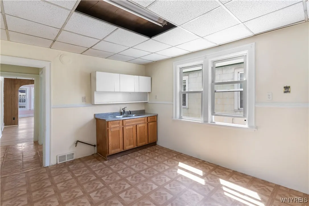 72 Pomona Place, Buffalo, New York 14210, Buffalo, New York 14210, 7 Bedrooms Bedrooms, ,2 BathroomsBathrooms,Residential,Closed,72 Pomona Place, Buffalo, New York 14210,0,B1603856