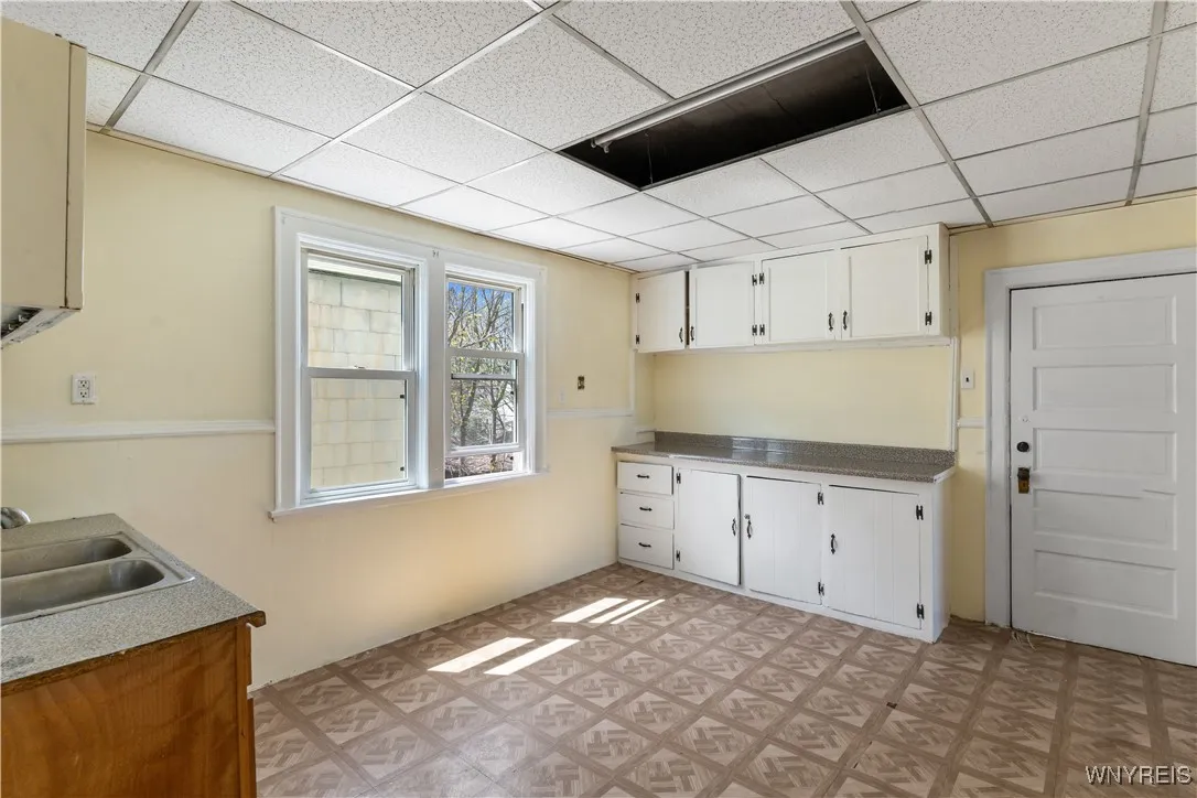 72 Pomona Place, Buffalo, New York 14210, Buffalo, New York 14210, 7 Bedrooms Bedrooms, ,2 BathroomsBathrooms,Residential,Closed,72 Pomona Place, Buffalo, New York 14210,0,B1603856