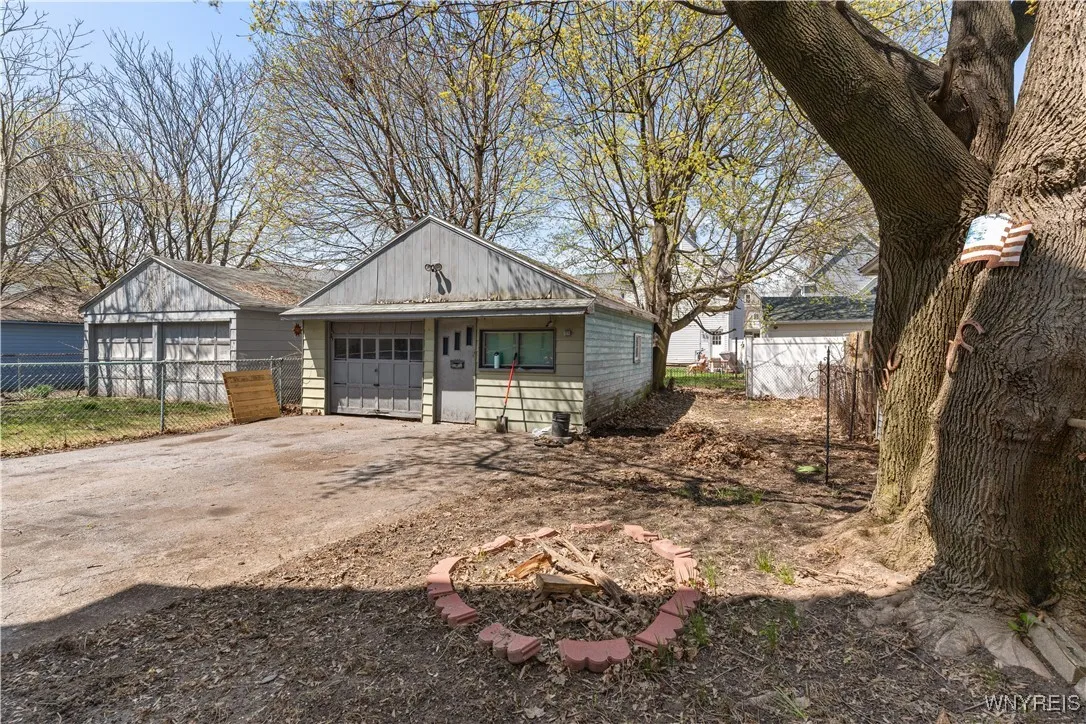 72 Pomona Place, Buffalo, New York 14210, Buffalo, New York 14210, 7 Bedrooms Bedrooms, ,2 BathroomsBathrooms,Residential,Closed,72 Pomona Place, Buffalo, New York 14210,0,B1603856