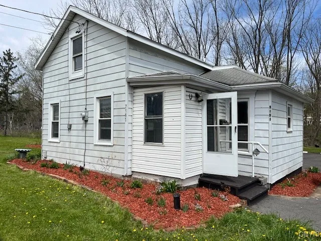 7141 Manlius Center Road, Manlius, New York 13057, Manlius, New York 13057, 2 Bedrooms Bedrooms, 6 Rooms Rooms,1 BathroomBathrooms,Residential,Closed,7141 Manlius Center Road, Manlius, New York 13057,0,S1603793