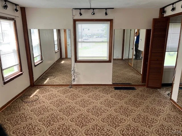 7141 Manlius Center Road, Manlius, New York 13057, Manlius, New York 13057, 2 Bedrooms Bedrooms, 6 Rooms Rooms,1 BathroomBathrooms,Residential,Closed,7141 Manlius Center Road, Manlius, New York 13057,0,S1603793