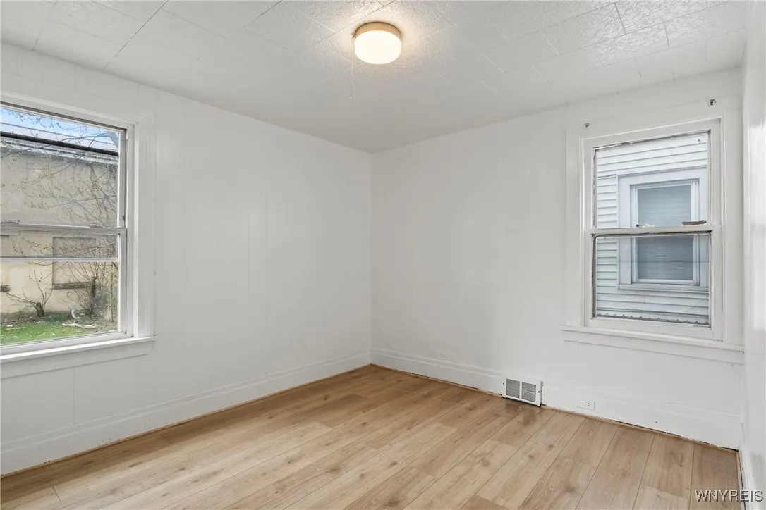 327 Mystic Street, Buffalo, New York 14220, Buffalo, New York 14220, 4 Bedrooms Bedrooms, ,2 BathroomsBathrooms,Residential,Closed,327 Mystic Street, Buffalo, New York 14220,0,B1603757