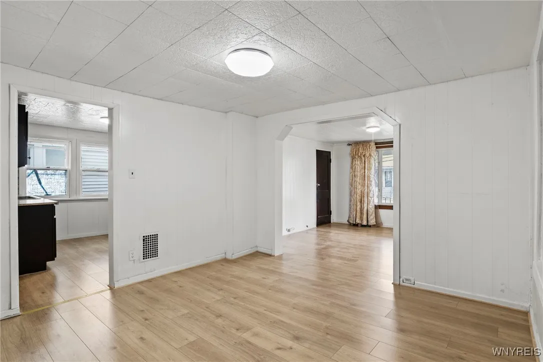 327 Mystic Street, Buffalo, New York 14220, Buffalo, New York 14220, 4 Bedrooms Bedrooms, ,2 BathroomsBathrooms,Residential,Closed,327 Mystic Street, Buffalo, New York 14220,0,B1603757